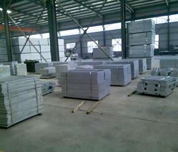 鋼格柵板廠家車(chē)間展示